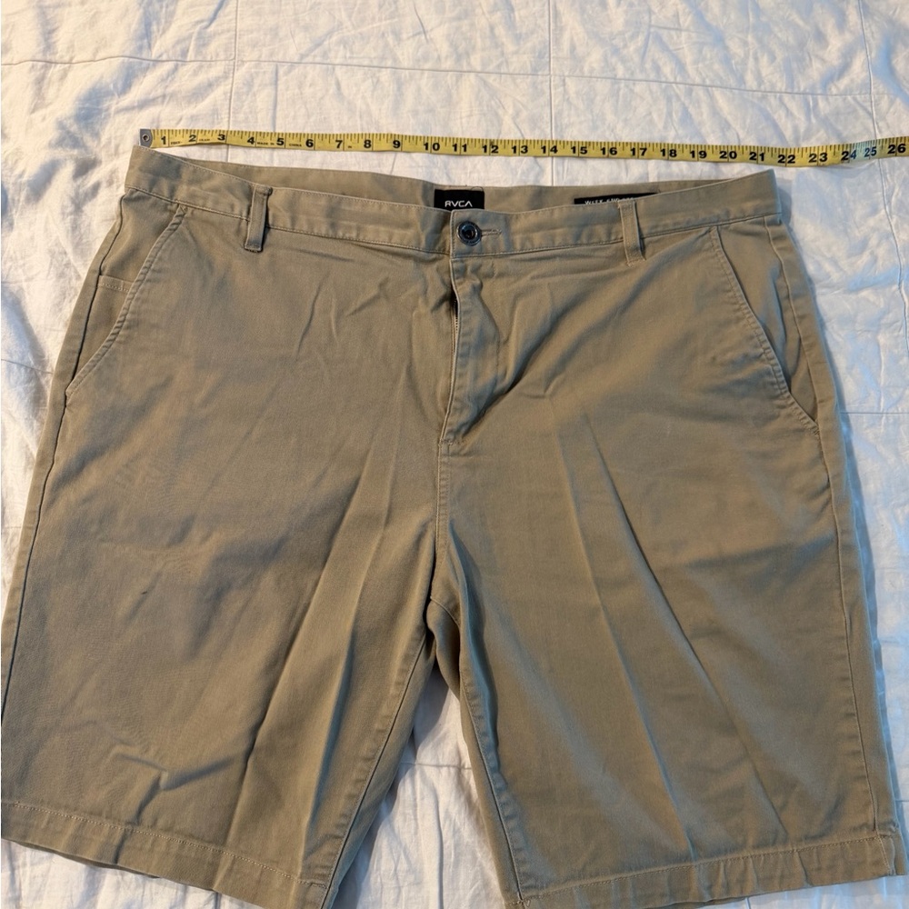 RVCA Men's Tan Flat-Front Chino Shorts W42